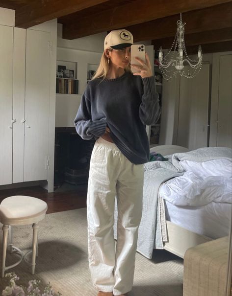 Mountain Weekend Outfit, Fall Mountain Outfit, Sweatpants Outfit Aesthetic, Cozy Sweatpants Outfits, Creative Outfit Ideas, High Fashion Streetwear, Top Outfit Ideas, Mountain Outfit, Outfit Ideas For Women