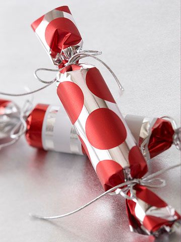 Christmas Crackers Make these simple Christmas crackers to use as stocking stuffers or holiday party favors. For each cracker, cut a 5-inch length from a wrapping paper or paper-towel tube. Cut a 10x10-inch square from wrapping paper. Center the tube on the paper and wrap the paper around the tube. Tape along the edge of the paper to secure. Tie one end closed with a length of cord tied in a bow. Fill the tube with small gifts or wrapped candies, then tie the opposite end closed in the same mann Chrismas Diy, Paper Towel Crafts, Party Crackers, Paper Towel Tubes, Easy Holidays Crafts, Christmas Cracker, Paper Wrap, Peppermint Sticks, Holiday Party Favors