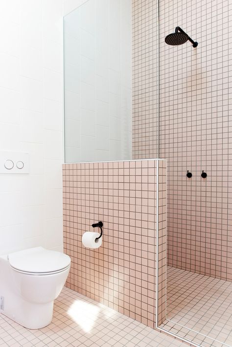 Hip to Be Square Gorgeous Apartment, Coloured Grout, Bad Inspiration, Pink Tiles, Pink Bathroom, Minimalist Bathroom, House Bathroom, Shower Design, Shower Room