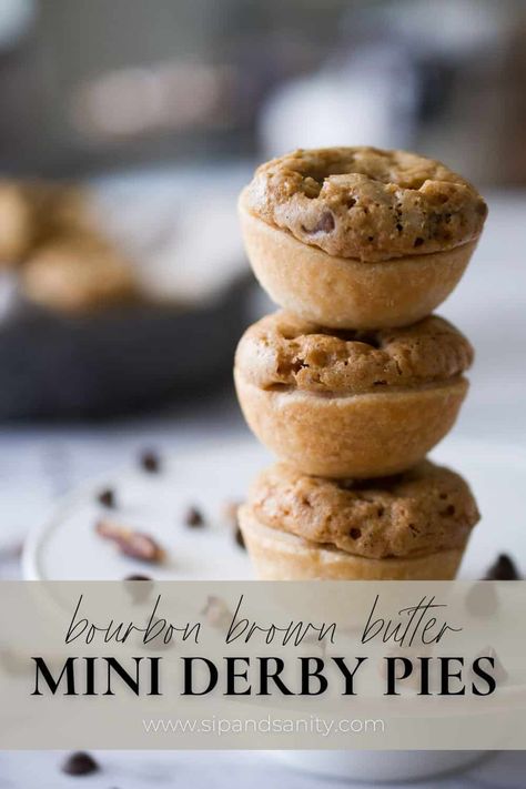 Bourbon Brown Butter Mini Derby Pies…you can’t eat just one! These bite-sized gems are even more tantalizing with the addition of brown butter. So easy to make, these crunchy, chocolatey mini pies will become your new favorite for no-fuss entertaining. Brown Derby Recipes, Derby Pie Bars Recipe, Derby Brownies, Mini Bourbon Pecan Pies, Mini Derby Pie, Mini Dessert Easy, Mini Pie Crust, Derby Pie, Fuzzy Navel