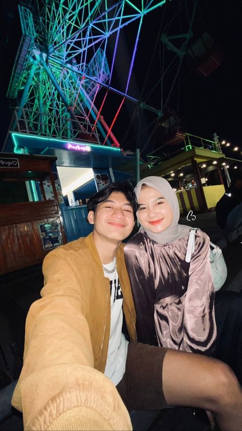 Fotbar Couple Hijab, Mix Match Outfits, Best Friends Shoot, Night Vibes, Boyfriend Pictures, Mix Match, Couple Goals, New Fashion, Wattpad