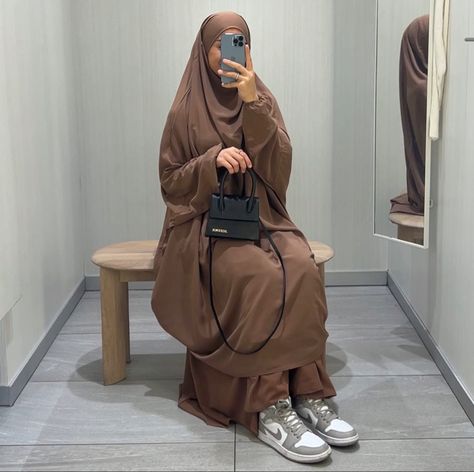 Jilbab Outfit, Islamic Modest Fashion, Muslimah Fashion Casual, Hijabi Fits, Hijabi Outfit, Hijab Designs, Niqab Fashion, Modest Fashion Hijab, Muslim Outfits Casual