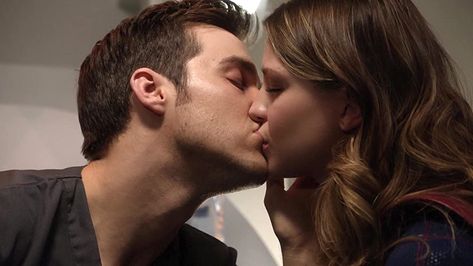 Supergirl (2015) Good Morning Kiss Images, Blake Jenner, Movie Kisses, Good Morning Kisses, Supergirl Tv, Supergirl 2015, Perfect Kiss, Kiss Images, Tv Romance