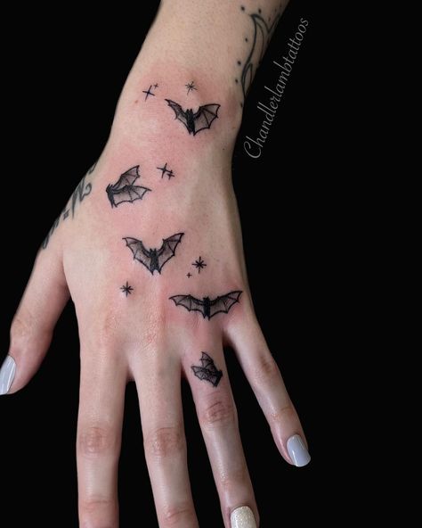 Bat Hand Tattoo, Bat Tattoos, Designer Tattoo, Inspo Tattoo, Tattoo Designer, Beauty Tattoo, Shop Tattoo, Hand And Finger Tattoos, Tattoo Butterfly