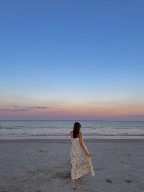 Conservative Beach Poses, Beach Pictures Poses Sky, Sunset Beach Pics Dress, Beach Sunrise Poses Photo Ideas, Lowkey Beach Poses, Back Pictures, Beach Pictures Poses, Pretty Beach, Girl Standing