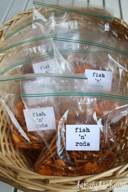 fish 'n' rods snacks for a fishing party Party Favors For Fishing Birthday, Fishing Tournament Ideas, Fishing Birthday Party For Men, Fishing Snacks, Fish Fry Party Ideas, Fish Party Favors, Fishing Party Favors, Goldfish Snack, Camping Party Favors