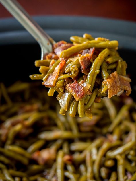 Slow Cooker BBQ Green Beans Crock Pot Green Beans, Green Bean Bake, Bbq Green Beans, Crockpot Green Beans, Traditional Green Bean Casserole, Southern Green Beans, Slow Cooker Green Beans, Southern Greens, Easy Vegetable Side Dishes