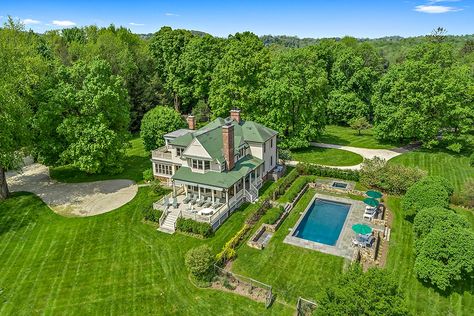 Glenn Close Sells New York State Farmhouse for $2.75 Million | Architectural Digest Bedford New York, Westchester New York, Warm Color Schemes, Glenn Close, House Vibes, Magical Tree, Australian Bush, Guest Cottage, Old Farm Houses