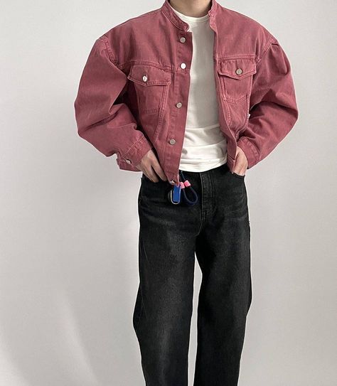 Cropped Denim Jacket Outfit Men, Cropped Denim Jacket Men, Cropped Jacket Outfit Men, Cropped Jacket Men, Streets Of Seoul, Look 80s, Minimal Streetwear, Boxy Jacket, Fashion Outfit Ideas