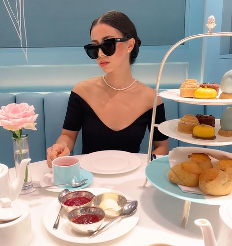 Brunch At Tiffanys Outfit, Nyc Breakfast At Tiffanys, Breakfast At Tiffanys Restaurant, Breakfast At Tiffanys Tea Party Ideas, Breakfast At Tiffanys New York City, Tea At Tiffany's, Breakfast At Tiffanys Aesthetic Brunch, Breakfast At Tiffany’s Bachelorette, Breakfast At Tiffany's Aesthetic Outfits