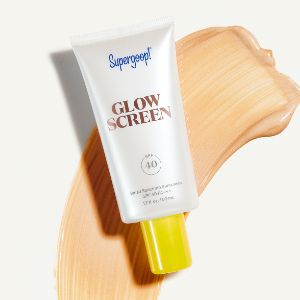 Super Goop Tinted Sunscreen, Glowy Primer, Super Goop, Supergoop Glowscreen, Glow Screen, Glowy Skincare, Bday Wishlist, Super Glow, Moisturized Skin