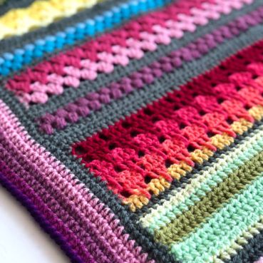 Colour Crafter | Haak Maar Raak Rainbow Sampler Crochet Blanket, Crotchet Rug, Origami Blanket, Adult Blankets, Crochet Sampler Blanket, Tshirt Yarn, Adult Blanket, Baby Afghan, Baby Afghan Crochet