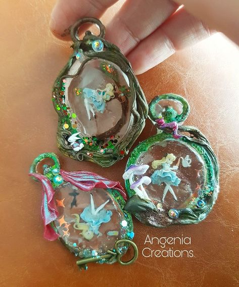 Fairy Polymer Clay, Jewelry Diy Earrings, Alice In Wonderland Jewelry, Resin And Clay, Wonderland Jewelry, Resin Tips, Polymer Clay Figures, Time Series, Polymer Crafts