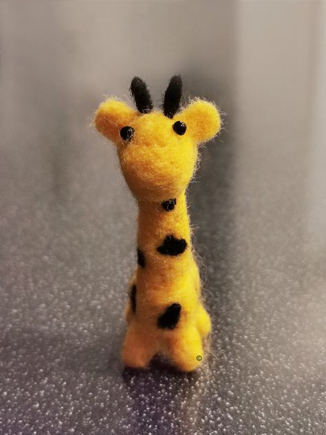 What do you do during long lockdown hours? Have you tried needle felting? It Felting Beginner, Felt Giraffe, Fleece Crafts, Felting Diy, Christmas Gifts For Mum, Felting Ideas, Spinning Wool, Birthday Toys, Needle Felting Kits