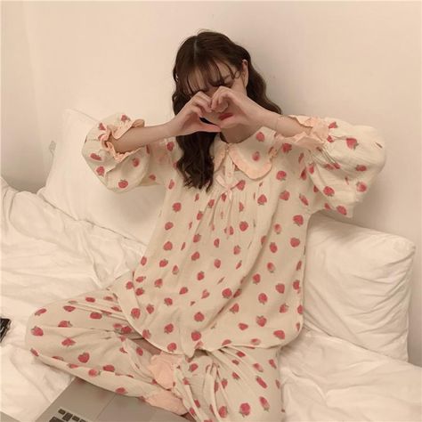 Kawaii Strawberry Printed Loose Pajama – Kawaiifashion Piyama Korea, Classy Loungewear, Retro Style Women, Sleeping Clothes, Korean Pajamas, Dynasty Outfits, Night Suit For Women, Kawaii Strawberry, Cute Pjs