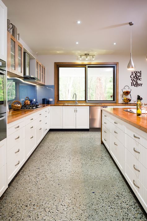 Terrazo Tiles Kitchen Floor, Terazzo Floor Living Room Modern, Terazzo Floor Living Room, Terazzo Kitchen Floors, Terrazo Floor Kitchen, Kitchen Terrazzo, Terrazzo Kitchen, Single Wall Kitchen, Florida Kitchen