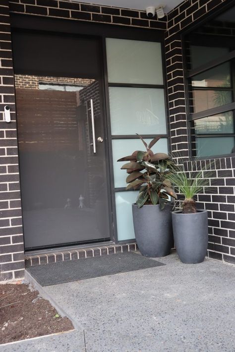 https://www.aumanns.com.au/top-10-beautiful-front-door-plants Front Door Plants, Front Door Planters, Church Entrance, Door Planter, Beautiful Front Doors, Nursery Garden, Pothos Plant, Rubber Tree, Front Door Design