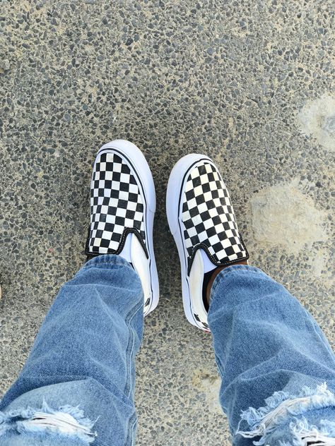 #Vans #Vansshoes #checkerboard #vansoutfits #Blackandwhite Vans Slip On Outfit Checkerboard, Van Slip Ons Outfit, Checkered Vans Aesthetic, Vans Women Outfit, Vans Slip On Outfit, Outfits Con Vans, Vans Checkerboard Outfit, Checkered Vans Outfit, Slip On Outfit