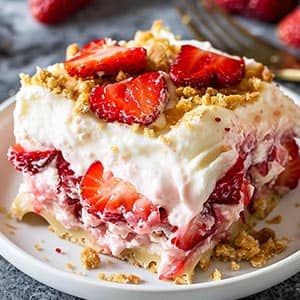 No Bake Strawberry Cheesecake Lasagna Recipe - Masters of Kitchen - Recipes No Bake Strawberry Cheesecake Lasagna Recipe, No Bake Strawberry Cheesecake Cookie Lasagna, Strawberry Cheesecake Lasagne, Strawberry Lasagna Desserts No Bake, Strawberry Cheesecake Recipe Easy No Bake, No Bake Strawberry Cheesecake Lasagna, Strawberry Lasagna Desserts, Strawberry No Bake Cheesecake, Cheese Deserts