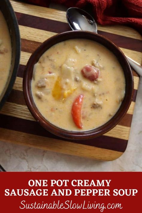 Sausage And Pepper Soup, Pepper Soup Recipe, Bell Pepper Soup, Sausage Peppers And Onions, Red Pepper Soup, Fresh Salad Recipes, Soup Easy, Fall Soup Recipes, Pepper Soup