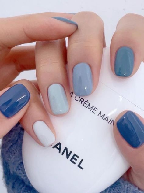 muted blue vertical ombre nails Nails With Different Shades Of Blue, Blue Ombre Wedding Nails, Cute Nail Inspo Short Summer, Cute Short Summer Nails Gel, Simple Ombre Nails Short, Blue Gel Nails Ideas Art Designs, Blue Ombre Short Nails, Blue Nail Ombre, Shellac Nail Colors Summer