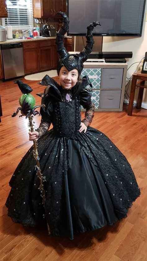 Elaborate Halloween Costumes For Women, Mother Daughter Halloween Costumes, Maleficent Party, Halloween Kids Costumes Girls, Barbie Halloween Costume, Maleficent Costume, Kids Costumes Girls, Black Halloween Dress, Trendy Halloween Costumes