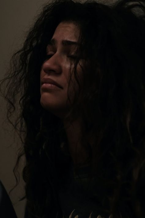 Euphoria Season 2, Episode 5: What's Laurie's Plan For Rue? Euphoria Rue, Rue Euphoria, Rue Euphoria Outfits, Euphoria Rue Aesthetic, Rue Euphoria Season 2, Rue Aesthetic Euphoria, Rue Wallpaper Euphoria, Euphoria Emotion, Euphoria 2