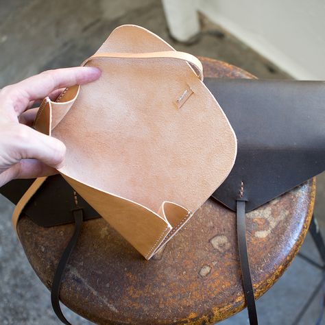 Make A Simple Gusseted Leather Clutch - Free PDF Template - Build Along Tutorial | MAKESUPPLY Leather Pouch Pattern, Pouch Template, Leather Bag Tutorial, Leather Pouches, How To Make Leather, Best Leather Wallet, Bag Template, Leather Tooling Patterns, Leather Wallet Pattern