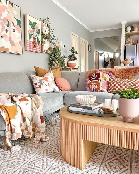 Colourful Living Room Decor, Classy Living Room, Colorful Apartment, Dream Apartment Decor, College Apartment Decor, Colourful Living Room, Maximalist Decor, Cozy Room Decor, Apartment Decor Inspiration