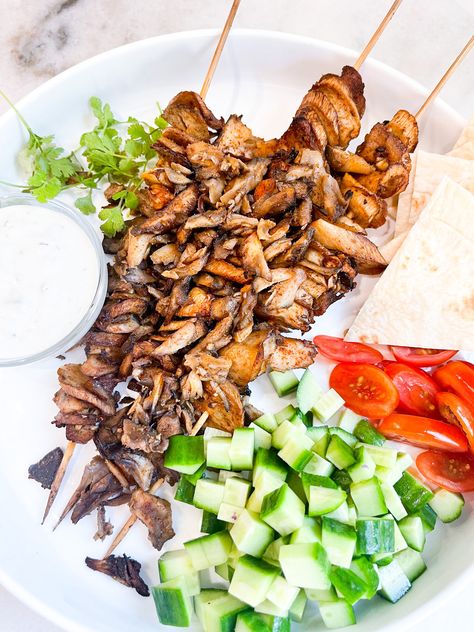 Mushroom Schwarma, Oyster Mushroom Shawarma, Mushroom Shawarma, Types Of Mushrooms, King Oyster Mushrooms, Vegan Soul Food, King Oyster, Grilled Oysters, Shawarma Recipe