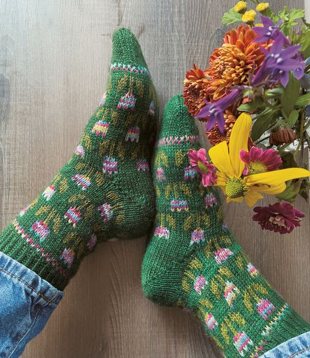 Tiptoe Through The Tulips, Tulips Pattern, Knitted Socks Free Pattern, Colorwork Knitting Patterns, Stranded Knitting, Colorwork Chart, Fair Isle Knitting Patterns, Colorwork Knitting, Hand Knit Socks