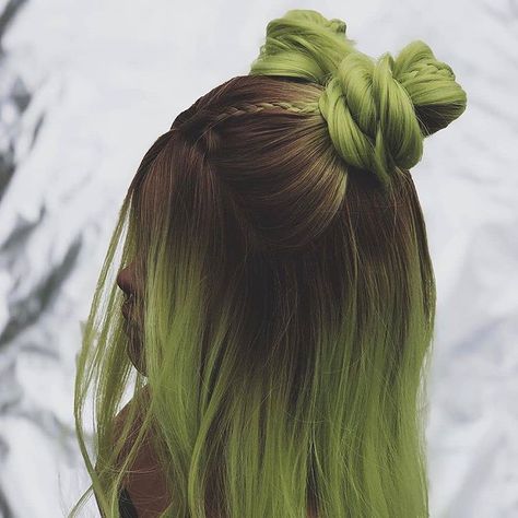 Fashion Nubile on Instagram: “Green Leaf 🌱 Nope or Dope? 👇 @fashion_nubile . . . . . . . . . . . . . . . . By @buffithehairslayer” Hair Dyes, Hair Streaks, Short Hair Color, Hair Colours, 짧은 머리, Lace Hair, Hair Dye Colors, Dope Fashion, Hair Inspo Color