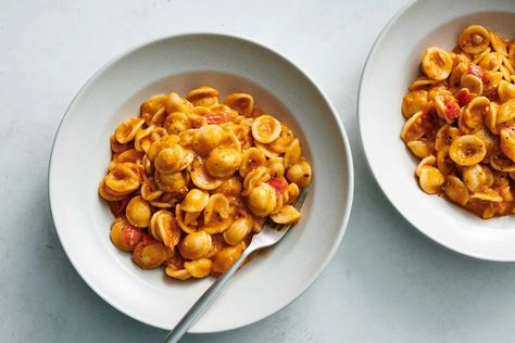 Roasted White Bean and Tomato Pasta Recipe Eggplant Caponata, Tomato Pasta Recipe, Roasted Tomato Sauce, Pasta E Fagioli, Vegan Mac And Cheese, Nyt Cooking, Sweet Potato Soup, Creamed Spinach, Cooking Guide