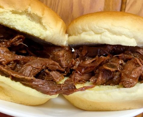 Pulled Deer Crockpot, Pulled Venison Slow Cooker, Venison Roast Slow Cooker, Venison Roast Crockpot, Pulled Venison, Deer Steak Recipes, Canned Venison, Slow Cooker Venison, Crockpot Roast Recipes