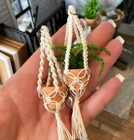 Macrame Square Knot, Macrame Colar, Small Macrame, Mini Macrame, Macrame Hanger, Square Knot, Macrame Patterns Tutorials, Macrame Plant Hangers, Macrame Ideas