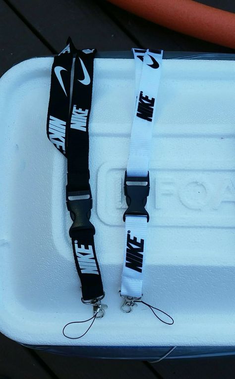 Nike Black&White Lanyards😍 Nike Keychain Lanyard Ideas, Nike Lanyard Aesthetic, School Lanyard Aesthetic, Lanyard Aesthetic Ideas, Key Lanyard Aesthetic, Lanyard Nike, Nike Keychain, Car Keychain Ideas, Bad Clothing