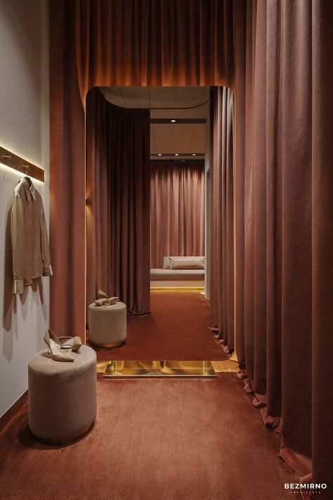 Fitting Room Ideas Boutique, Design Trends 2022, Fitting Rooms, Resturant Design, Retail Store Interior Design, Mirror Room, Retail Store Interior, 2024 Ideas, Showroom Interior Design