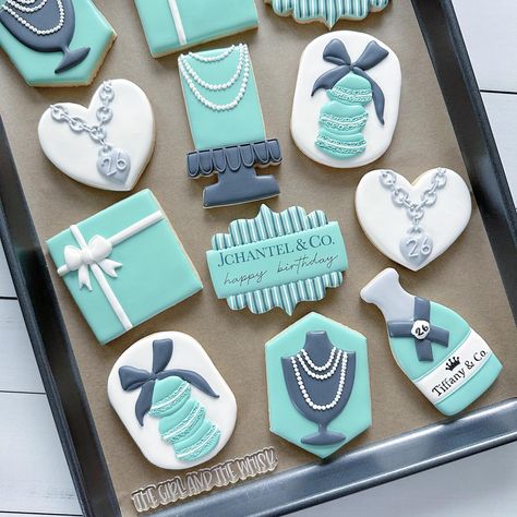 Nicole Phelps (@thegirlandthewhisk) • Instagram photos and videos Tiffany Blue Cookies, Tiffany And Co Cookies, Cookies Birthday, Tiffany Blue Box, Blue Cookies, Tiffany Jewelry, Iced Cookies, Wedding Cookies, Cookie Art