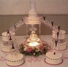 Going old school! We all went to weddings with these big cakes, had one of these cakes or wanted the fountain & stairs cakes. Cakes With Fountains, Fountain Wedding Cakes, Unusual Wedding Cakes, Wedding Cake Images, Fountain Cake, Fruit Wedding, Quinceanera Cakes, Wedding Cake Alternatives, Wedding Cake Pictures