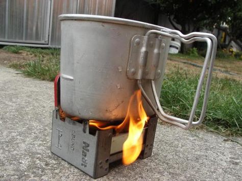 DIY Stove: Candle cooker - Survivalist Forum Diy Stove, Survival Stove, Camping Cooking Gear, Alcohol Stove, Pill Bottles, Camp Life, Camp Cooking, Cool Outfits For Men, Camping Life