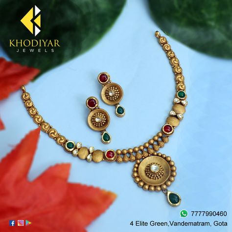 Dokiya Design Gold New, 20gms Gold Necklace Designs, Gold Necklace Designs Latest, Antique Necklaces Design, Gold Bangles For Women, Perhiasan India, Gold Jewelry Outfits, New Gold Jewellery Designs, Antique Gold Jewelry Indian