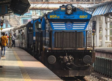 ROSHAN RAJEEV on Instagram: “KJM WDP-4B 40017 rescuing Dead KYN WDP-4D hauling 17221 UP Kakinada Port-LTT Express skipping Thane Railway Station . . . . . Follow…” Wdp4d Locomotive, Rajdhani Express, Indian Railway Train, India Railway, Indian Railways, Railway Station, Mumbai, Train, India