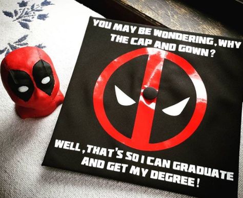 Graduation Hats Decorated, Funny Graduation Caps, Graduation Cap Ideas, Graduation Cap Decoration Diy, High School Graduation Cap, Grad Cap Designs, Diy Graduation Cap, Goofy Drawing, Grad Caps