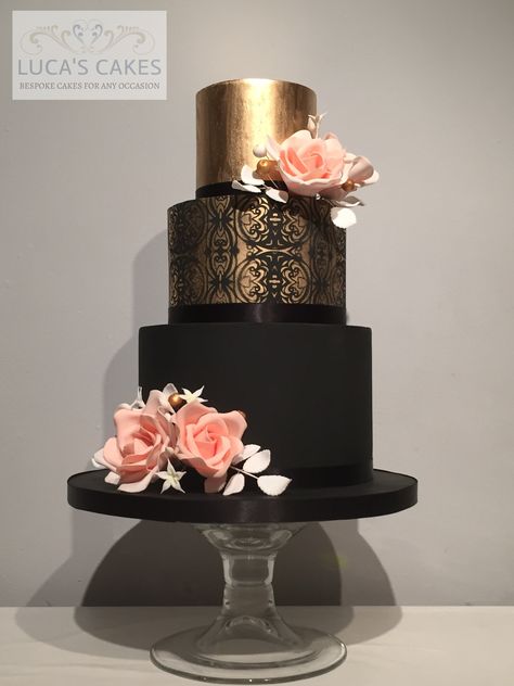 Black And Copper Wedding Cake, Black And Gold Wedding Cake, Classic Wedding Cakes, Wedding Cales, Trendy Cakes, Cake Nature, Galveston Wedding, Black And Gold Cake, Black And Gold Wedding