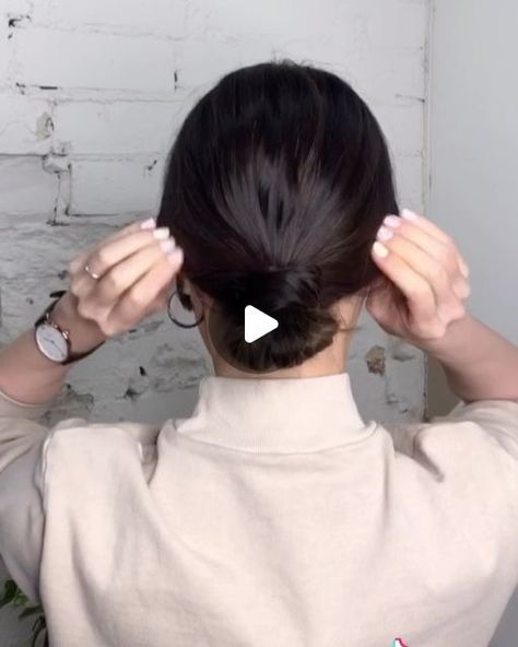 Mᴇʟʙᴏᴜʀɴᴇ Hᴀɪʀsᴛʏʟɪsᴛ Sᴜɴɴʏ on Instagram: "Low bun for medium hair🤍 @jisu_sunny @jisusalon _  easy low bun tutorial when I had shorter hair, still love this style😊🙌🏻 . . . . . . . . #hairtutorial #lowbunhairstyle #hairstyling #melbournehairdresser #mediumhairstyles #melbournehairsalon #hairvideo #멜번미용실" Low Bun Tutorial Medium Hair, Easy Classy Low Bun, Low Bun For Mid Length Hair, Easy Low Hairstyles For Medium Hair, Meghan Markle Bun Tutorial, Easy Bun Tutorial For Medium Hair, Medium Hair Low Bun Tutorial, Simple Low Bun Short Hair, Low Bun Hairstyles Medium Hair