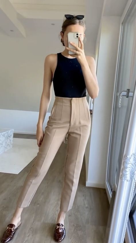 Beige Tapered Pants Outfit, Zara Beige Pants Outfit, Khaki Trouser Outfit Women, Nude Pants Outfit, Tapered Pants Outfit, Trouser Pants Outfits, Beige Pants Outfit, Look Zara, Classy Outfits For Women