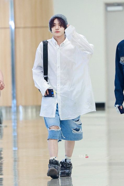 Heesung Airport, Heeseung Outfit, Lee Evans, Kpop Men, Pop Outfits, First Boyfriend, Airport Look, Lee Heeseung, Fashion Icon