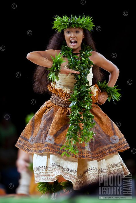 Hula Kahiko, Moana Jr, Merrie Monarch Festival, Polynesian Beauty, Polynesian Dance, Hawaiian Woman, Hawaii Hula, Hawaiian Dancers, Beautiful Hawaii