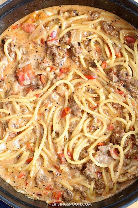 Easy Recipe with Pantry Ingredients: Creamy One-Pot Spaghetti with Italian Sausage Spaghetti With Italian Sausage, Italian Sausage Spaghetti, Dry Spices, One Pot Spaghetti, Alkaline Diet Recipes, Sausage Spaghetti, Italian Sausage Recipes, Ground Italian Sausage, Canned Tomatoes