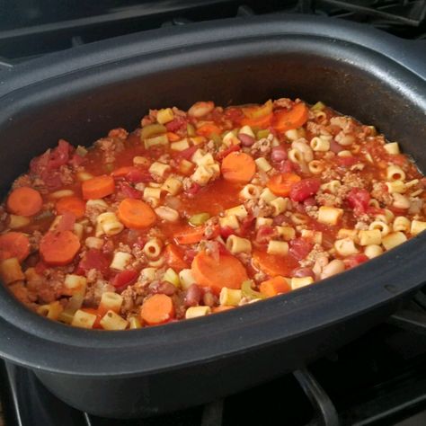 Olive Garden Slow Cooker, Slow Cooker Pasta Fagioli, Olive Garden Pasta Fagioli, Pasta Fagioli Recipe, Pasta Fagioli Soup, Fagioli Soup, Soup With Ground Beef, Pasta Fagioli, Slow Cooker Pasta